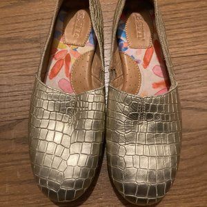 Born Women's Suree Loafer - Size 7 - Gold
